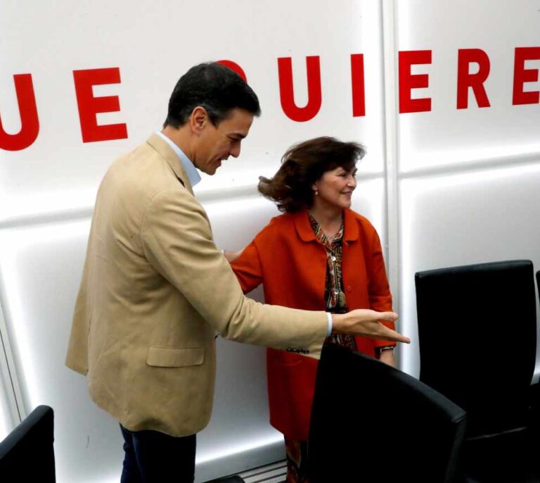 Carmen Calvo 'prefiere' una oposición liderada por el PP y "no por Ciudadanos"
