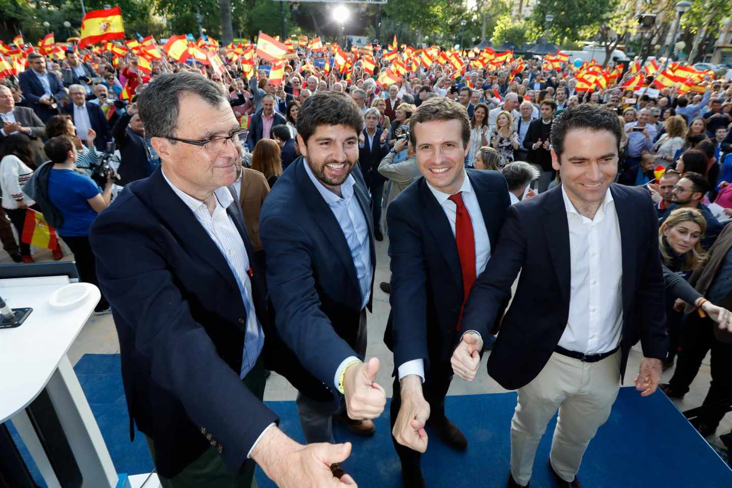 Pablo Casado, con su equipo.