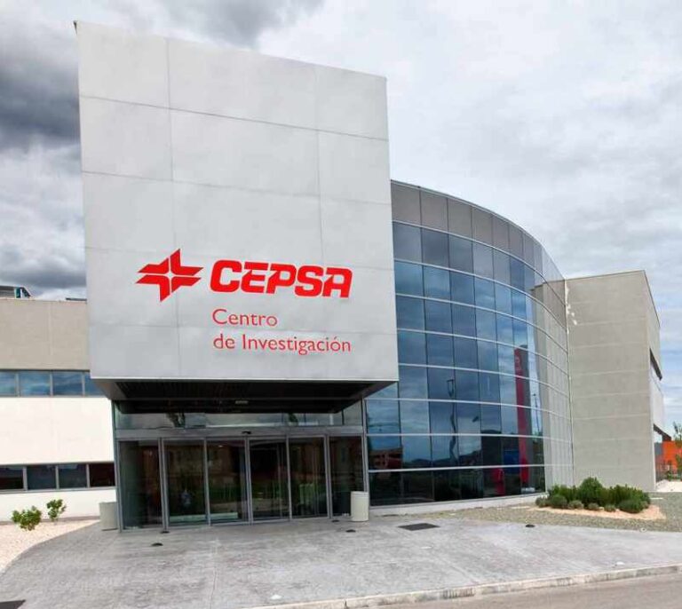 El fondo Carlyle compra hasta el 40% de Cepsa por 4.275 millones