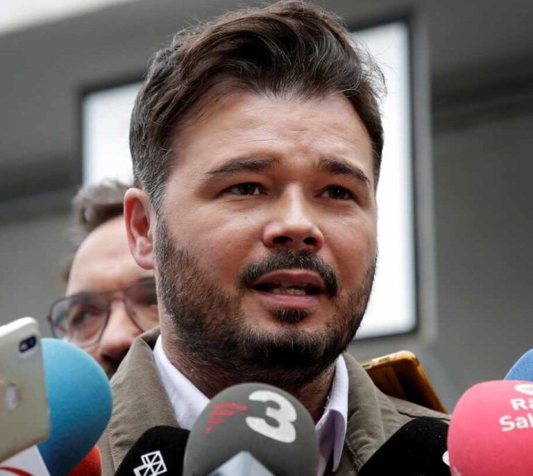Rufián lanza al independentismo contra la periodista que denunció los privilegios de los presos del procés