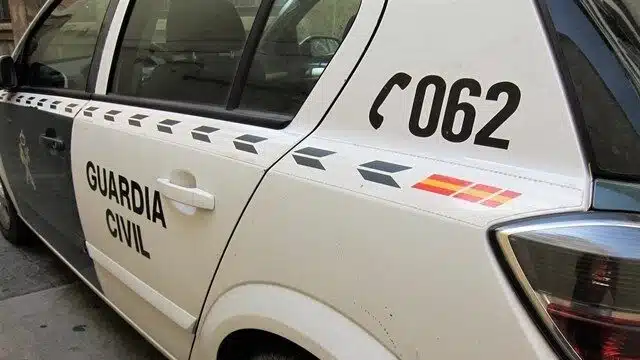 Así fue la huida de un portugués que acabó con su coche estrellado en otro de la Guardia Civil