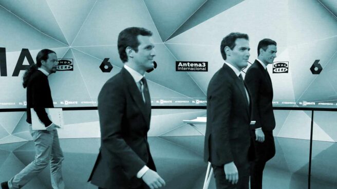 debate Los candidatos a presidir el Gobierno de España tras las elecciones generales, Pablo Iglesias (Unidas Podemos) (i); Pablo Casado (PP) (2i); Albert Rivera (Cs) (2d) y Pedro Sánchez (PSOE) antes del inicio del segundo debate electoral a cuatro de los candidatos a presidir el Gobierno de España tras las elecciones generales, este martes en la sede de Atresmedia, en Madrid.
