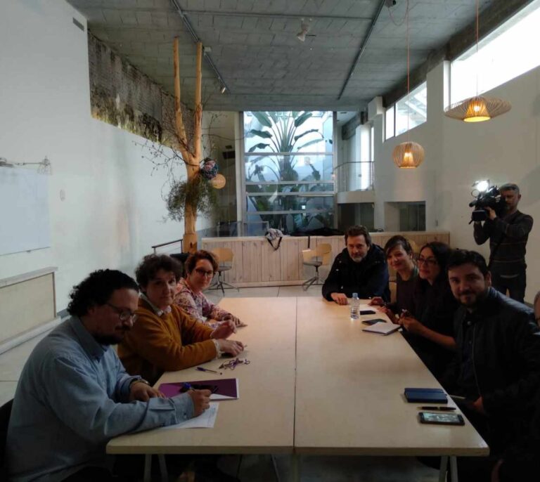 Podemos acerca posturas con Madrid en Pie y acude por sorpresa a la reunión de confluencia