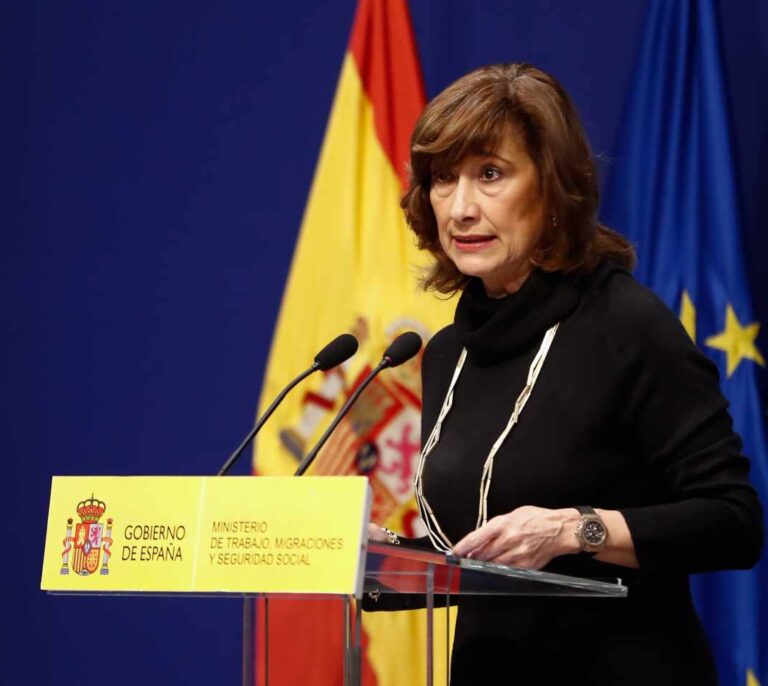 El plan para convertir temporales en fijos se agota: los indefinidos caen un 7% en marzo