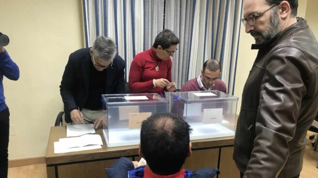 Simulacro de voto de personas con discapacidad en Cáceres.