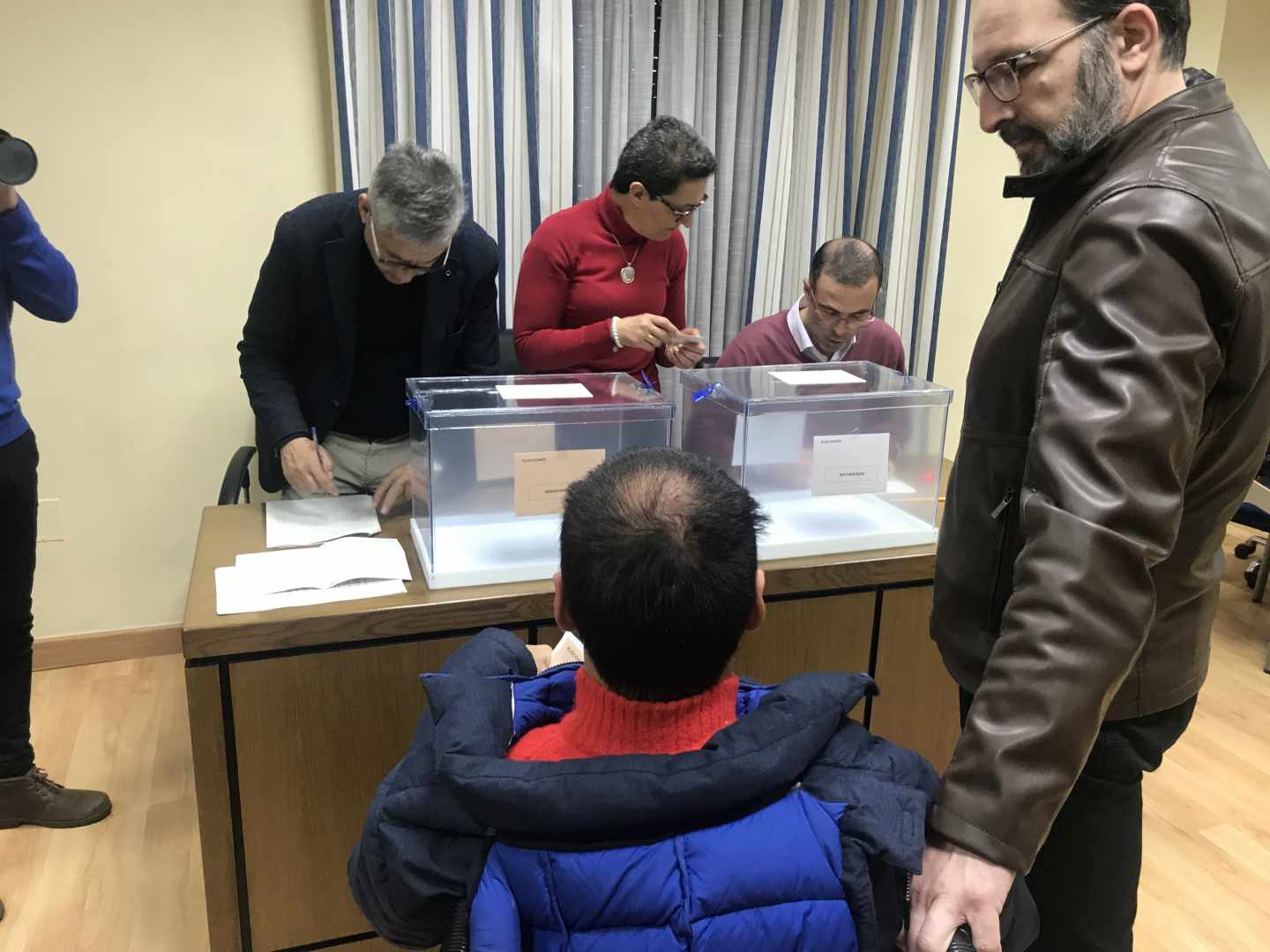 Simulacro de voto de personas con discapacidad en Cáceres.