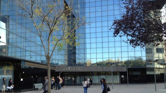 Una ataque de ansiedad impide declarar a la víctima de la violación múltiple de Sabadell