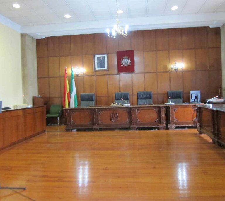 Piden seis años a un hombre acusado de cortar la oreja a su pareja con una navaja