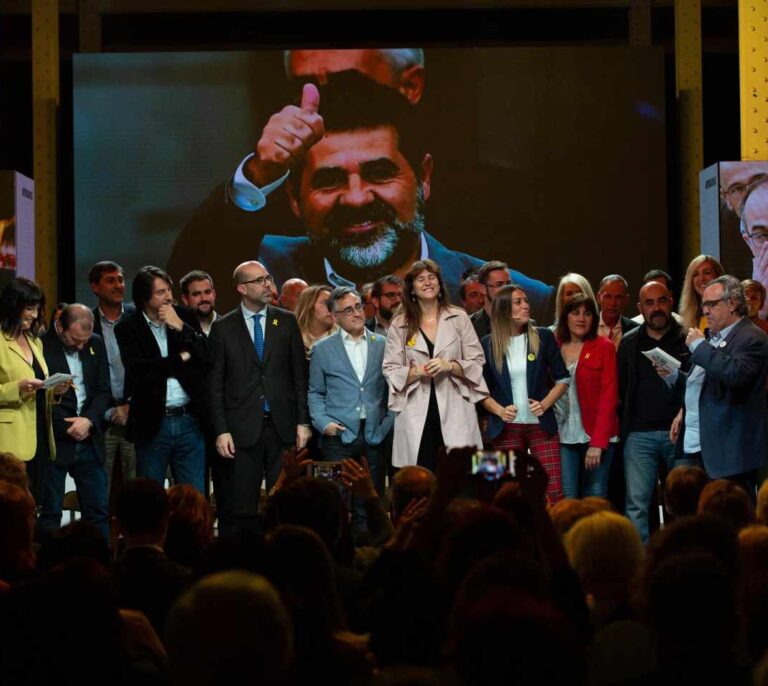 La oferta de los candidatos presos a Sánchez: apoyo si "no niega el referéndum como opción"
