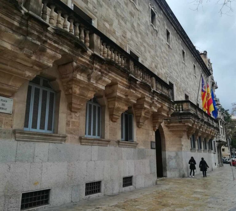 El hijo de un acusado por maltrato: "Tengo el tiempo que tarde mi padre en salir de la cárcel"