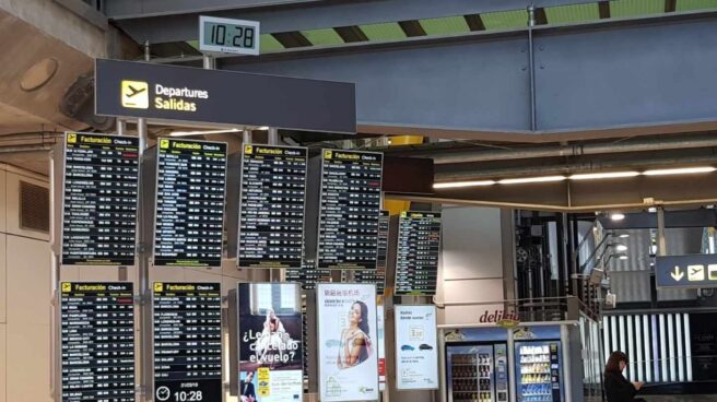 Más de una docena de vuelos aborta su aterrizaje en Barajas por la tormenta en Madrid