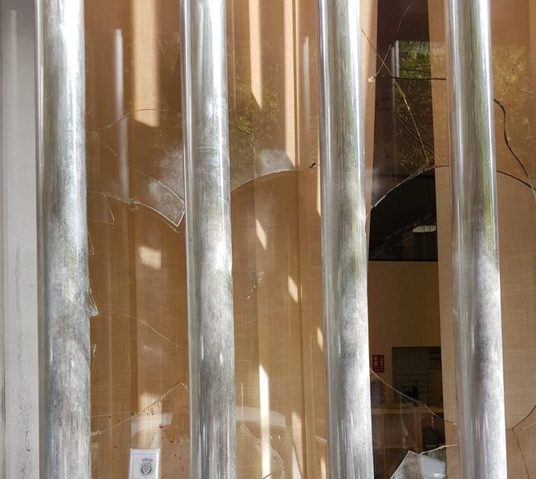 Atacan de madrugada la sede nacional de Vox en Madrid