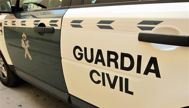 Vehículo de la Guardia Civil. Vehículo de la Guardia Civil.