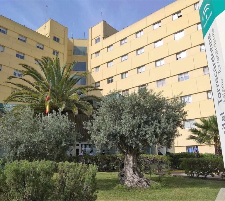 Investigan la muerte de una mujer que esperaba en Urgencias en un hospital de Almería