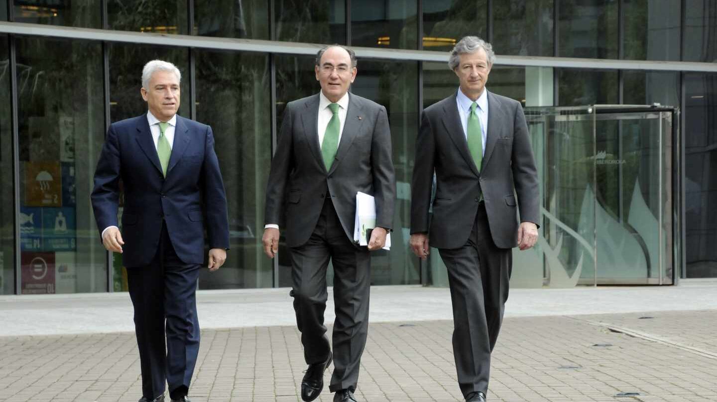 Francisco Martínez Córcoles, director general de los Negocios de Iberdrola; Ignacio Galán, presidente de Iberdrola, y José Sainz Armada, director general de Finanzas y Recursos.