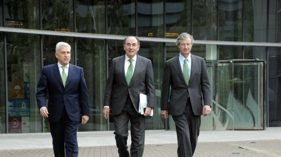 Francisco Martínez Córcoles, director general de los Negocios de Iberdrola; Ignacio Galán, presidente de Iberdrola, y José Sainz Armada, director general de Finanzas y Recursos.