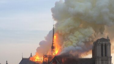 Un incendio destruye Notre-Dame, el símbolo de París