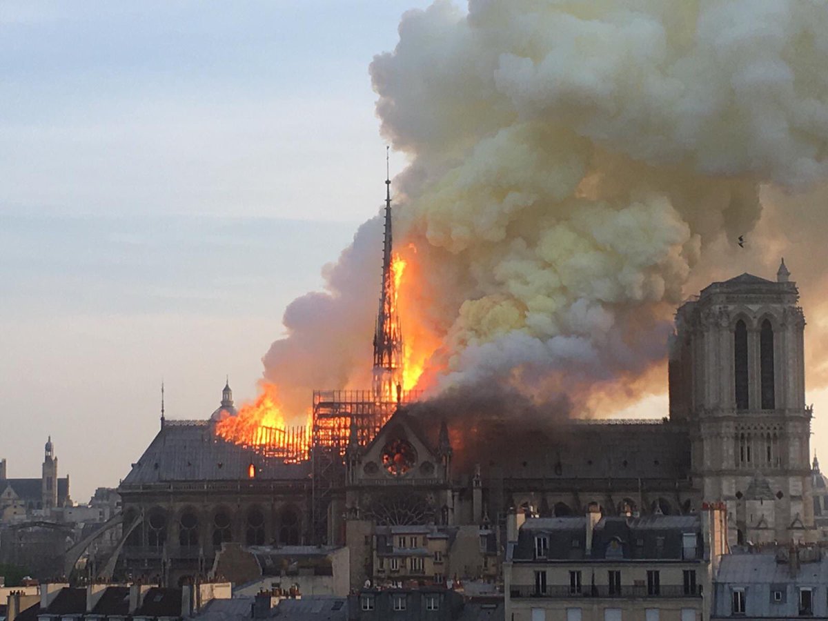 Un incendio destruye Notre-Dame, el símbolo de París