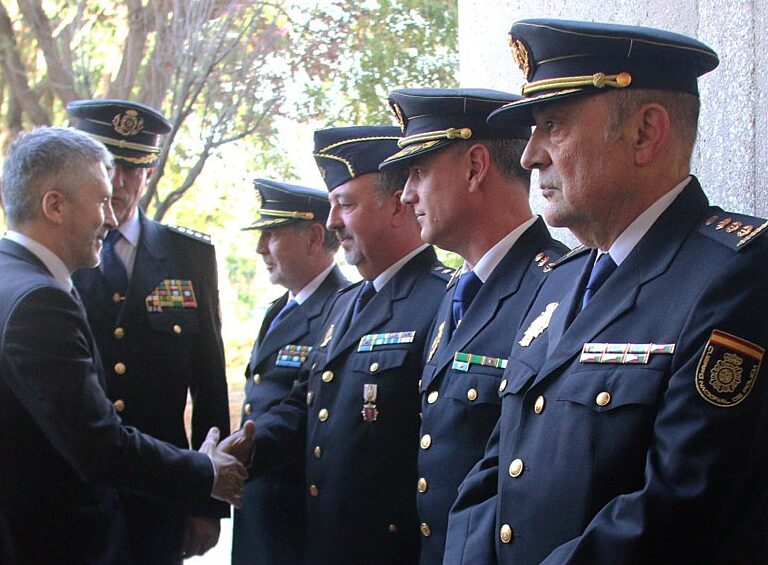 Policías piden una condecoración retribuida para los agentes con 40 años de servicio