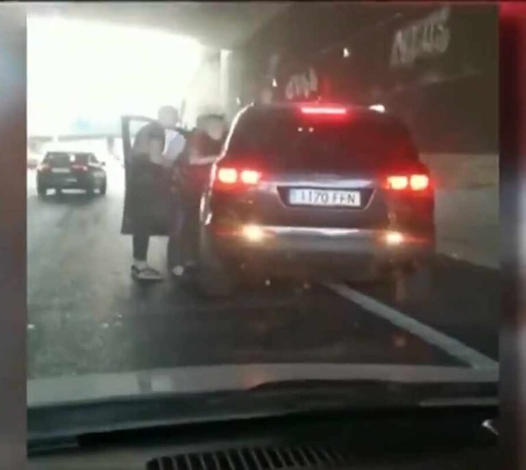 Agreden a un conductor en plena M40 y le destrozan el coche
