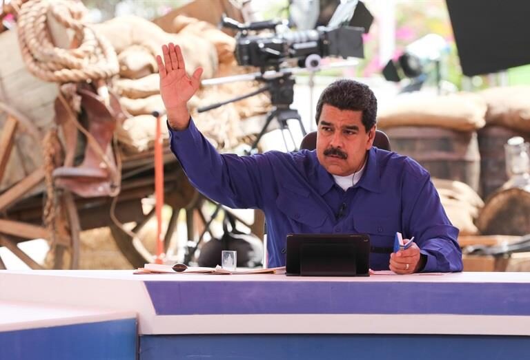 Maduro afirma que hay "buenas noticias" tras recibir el informe de las conversaciones con la oposición