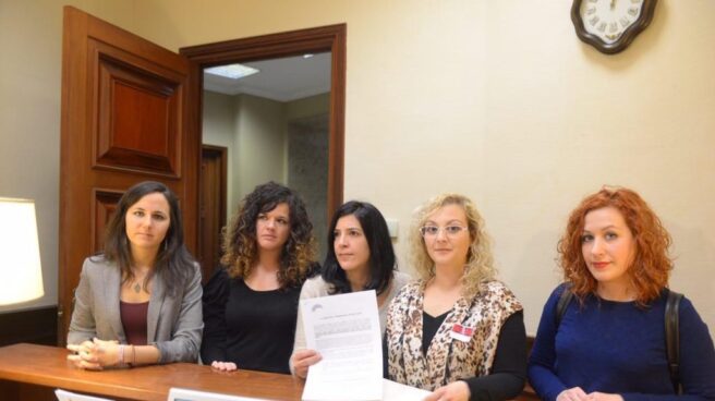 maria-sevilla María Sevilla, con papeles en la mano.