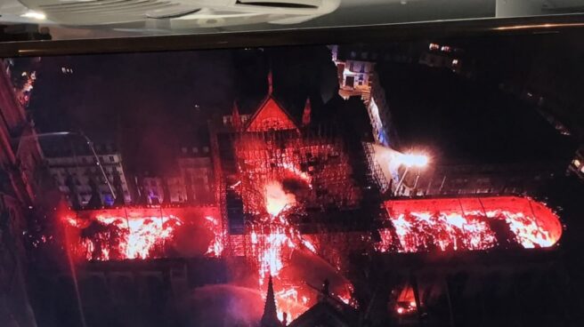 Notre-Dame ardiendo a vista de dron.