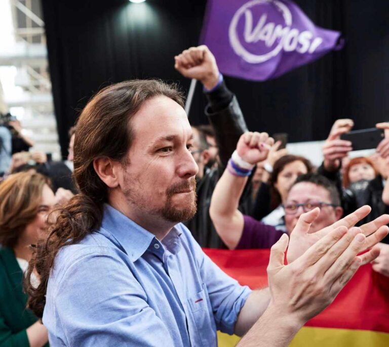 La Policía requisa en OkDiario los archivos del pendrivel de la asesora de Pablo Iglesias