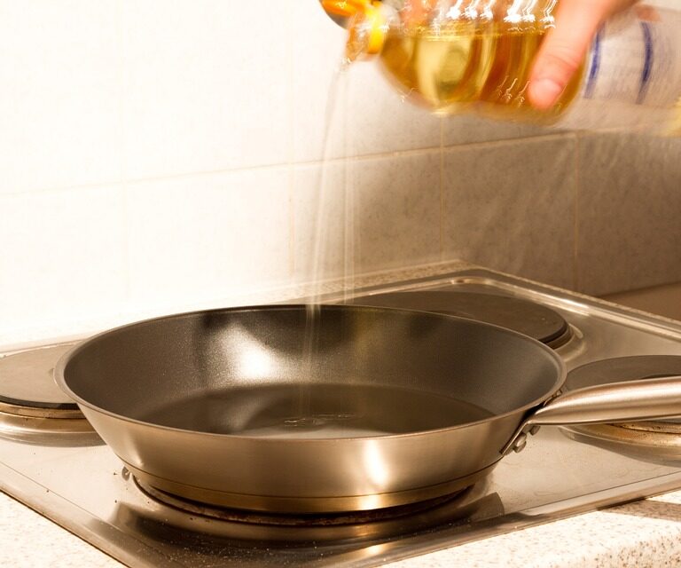 Cómo tratar el aceite si queremos reutilizarlo para freír