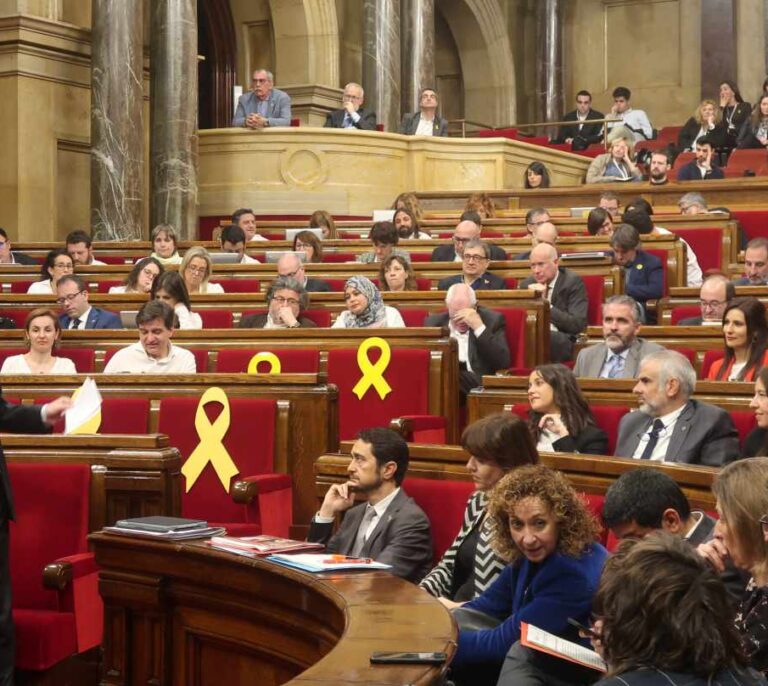 JxCat se alía a Cs y PP para subir el sueldo de los diputados del Parlament en 2020