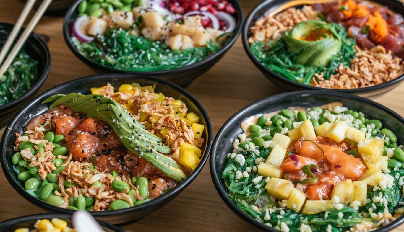 Rápida y saludable, la comida hawaiana que triunfa en España