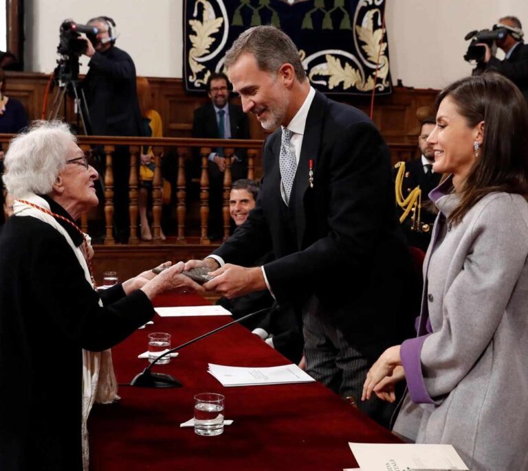 El rey elogia la solidaridad de México tras volver Obrador a exigir disculpas