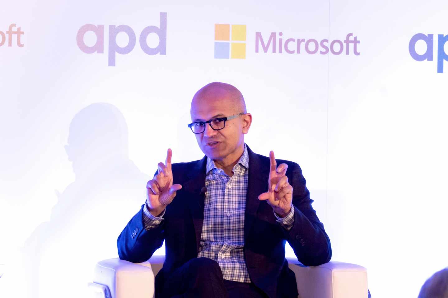 Microsoft sigue los pasos de Apple y Amazon y supera el billón de dólares de valor en bolsa.