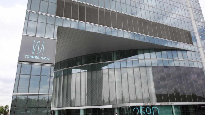 La puerta de Torrespacio, en el Paseo de la Castellana de Madrid.