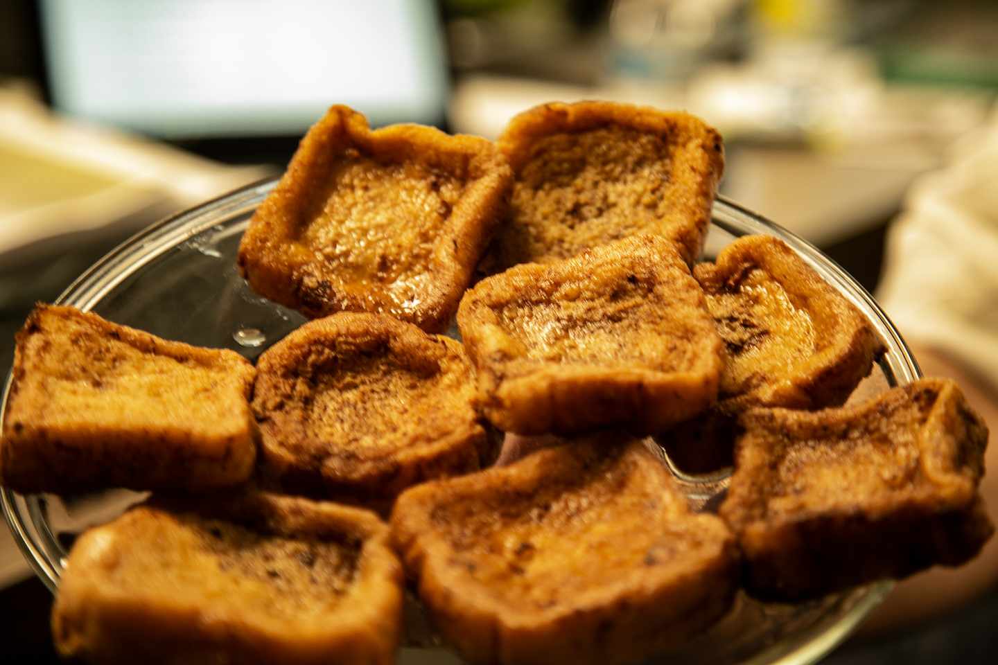 Plato de torrijas tradicionales