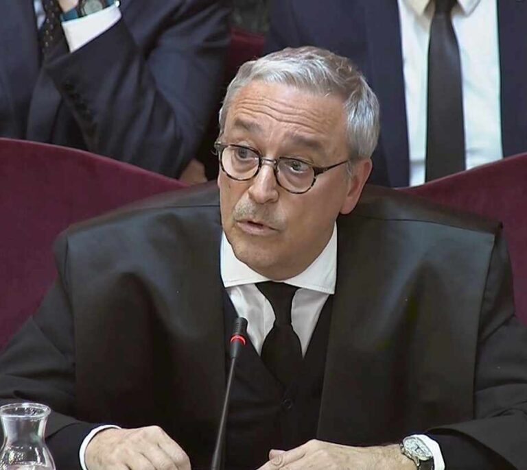 El abogado Javier Melero cuenta en un libro las "miserias y tensiones" internas del juicio al procés