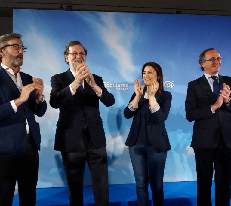 Rajoy apela a la "moderación" y "eficacia" del PP para resolver "problemas de la gente"