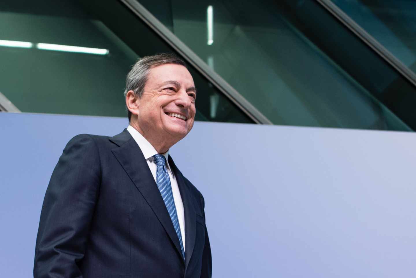 Draghi 'regala' a España un ahorro adicional de 320 millones en los costes de la deuda.