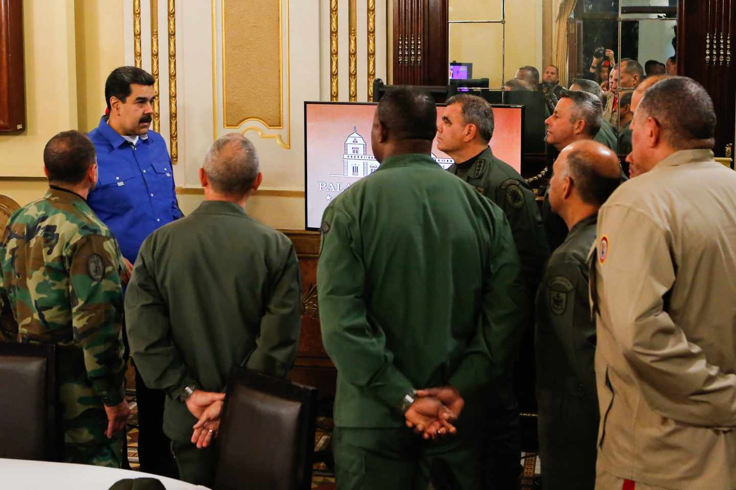 Maduro, con los jefes militares en Miraflores.