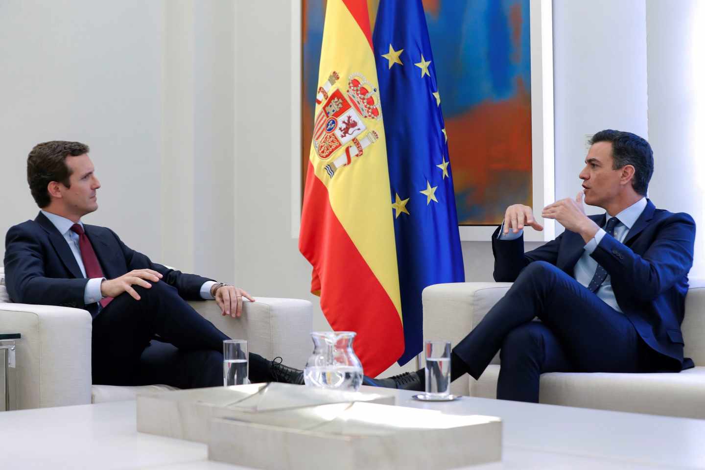 Pedro Sánchez y Pablo Casado durante su reunión en Moncloa