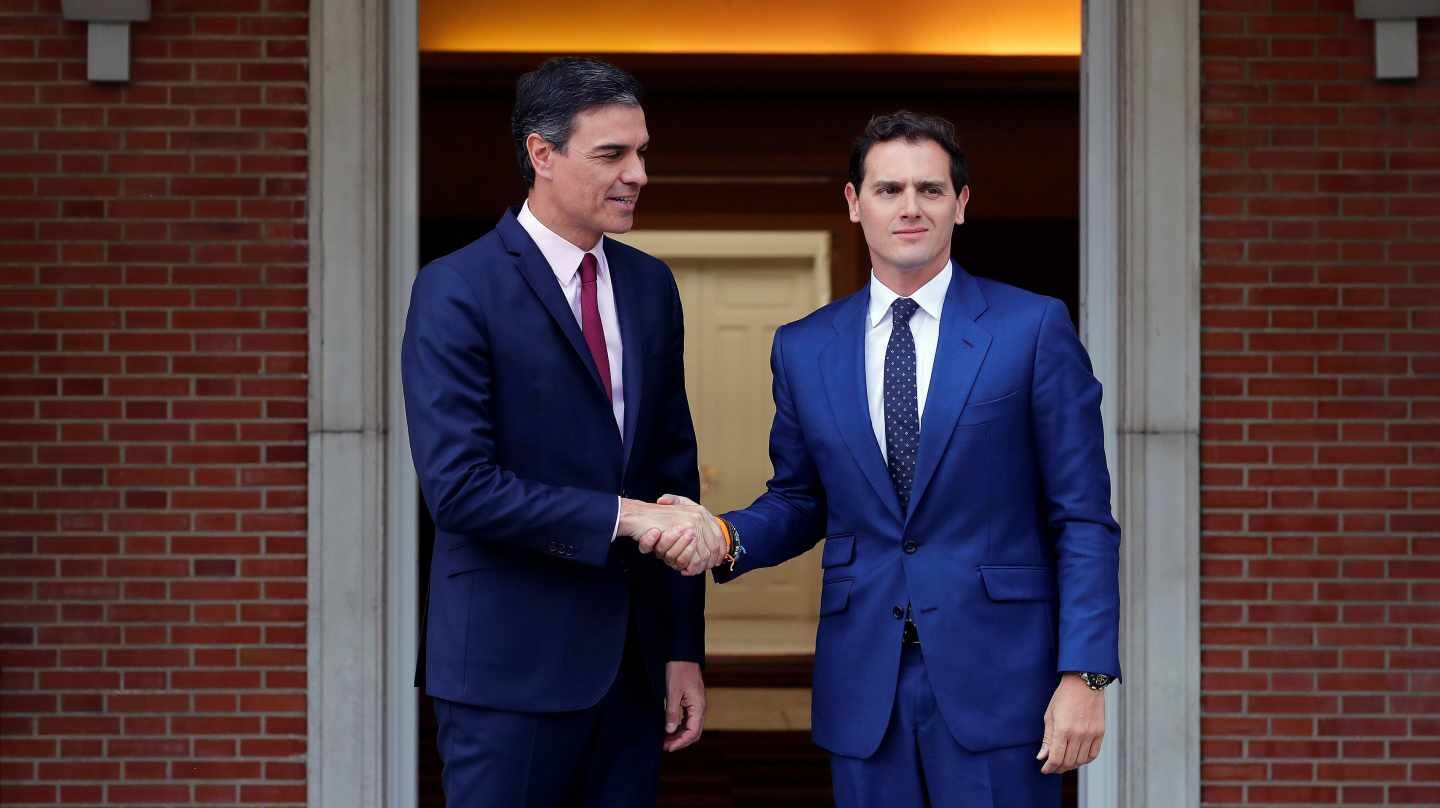 Reunión de Pedro Sánchez con Albert Rivera en Moncloa.