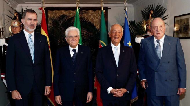 El rey de España, Felipe VI (i), y su padre, el rey don Juan Carlos (2d), acompañados por el presidente de Italia, Sergio Mattarella (2i), y el de Portugal, Marcelo Rebelo de Sousa (2d) en el foro Cotec Europa.