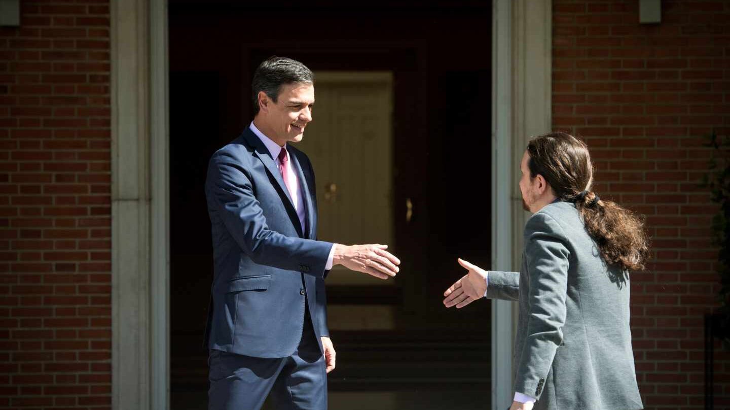 Sánchez recibe a Iglesias en la Moncloa.