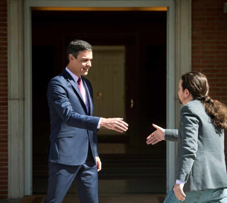 Iglesias 'traiciona' su programa de Vistalegre 2: de confrontar con el PSOE al entreguismo