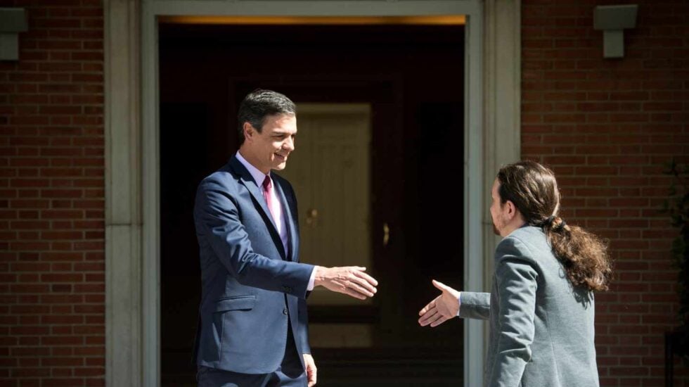 Sánchez recibe a Iglesias en la Moncloa.