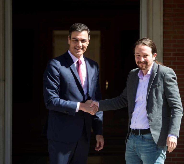 Moncloa niega que Sánchez ofreciera dos ministerios a Iglesias en su primera reunión