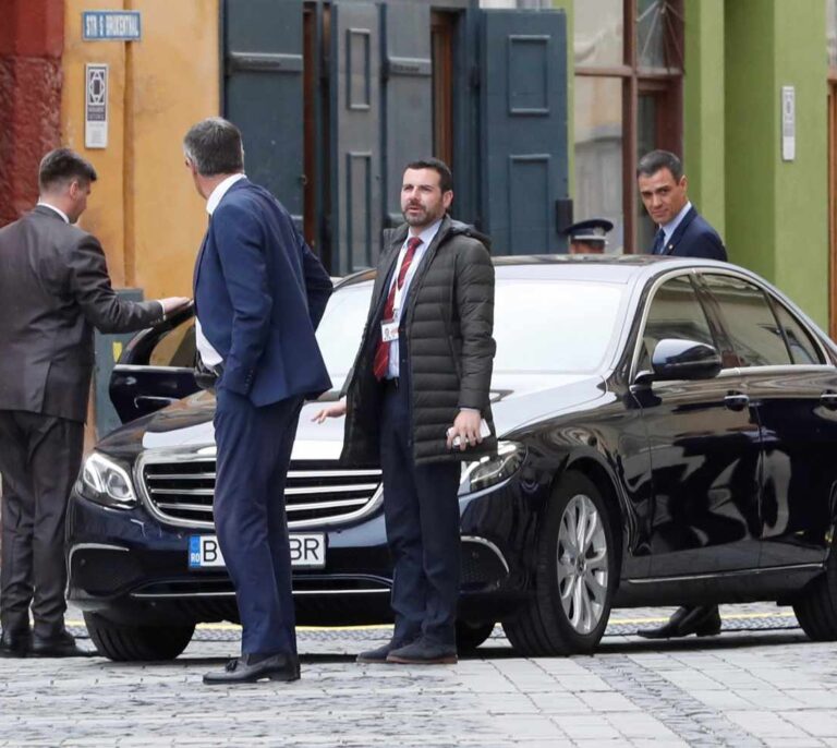 Sánchez abandona abruptamente la cumbre europea por el "preocupante estado" de Rubalcaba