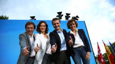 Casado envía un mensaje de ánimo a la familia de Rubalcaba: "En estas cuestiones no hay siglas ni colores"
