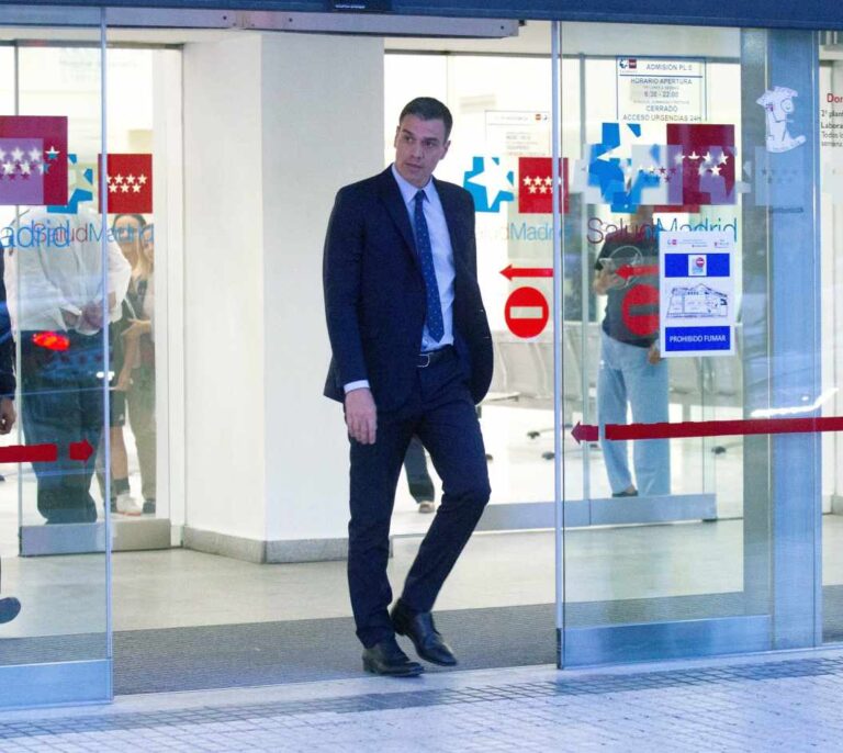 Sánchez suspende su viaje a Barcelona para seguir la evolución de Rubalcaba