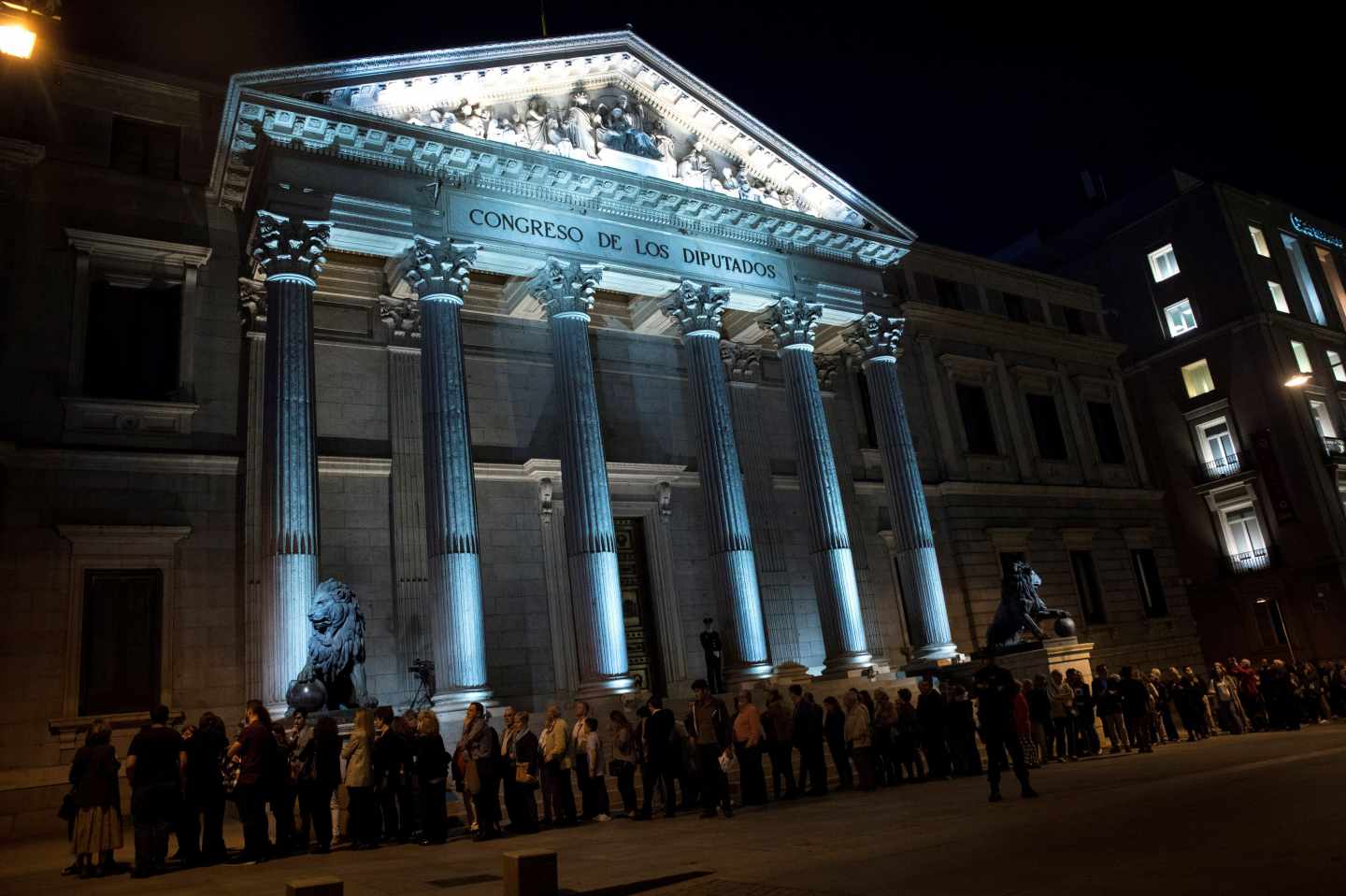 Capilla ardiente de Rubalcaba: colas en el Congreso.